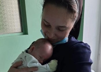 Ucrânia: em meio à guerra, Irmã Giustina cuida de bebês em estado terminal
