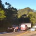 Acidente entre carro e caminhão-baú deixa motorista preso às ferragens na BR-262 Acidente entre carro e caminhão-baú deixa motorista preso às ferragens na BR-262