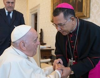 Dom Edivalter participa de audiência com o Papa Francisco no Vaticano