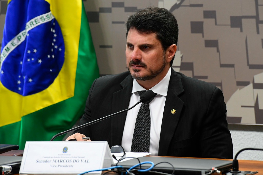 Senador capixaba Marcos do Val publica conta no negativo e reclama do salário Senador capixaba Marcos do Val publica conta no negativo e reclama do salário