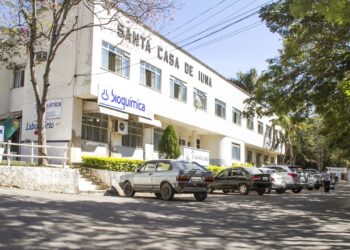 Homem dá carona à namorada de suspeito e acaba esfaqueado em Iúna