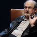 Romancista Salman Rushdie é atacado e ferido em evento, em Nova York Romancista Salman Rushdie é atacado e ferido em evento, em Nova York