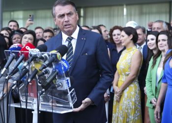 Bolsonaro pede ao TSE anulação de votos em parte das urnas nas eleições de 2022