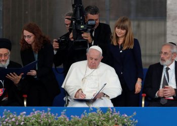 Papa faz apelo para evitar ameaça de guerra nuclear