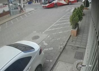 VÍDEO | Idoso é atropelado por ônibus da Viação Pretti em Barra de São Francisco