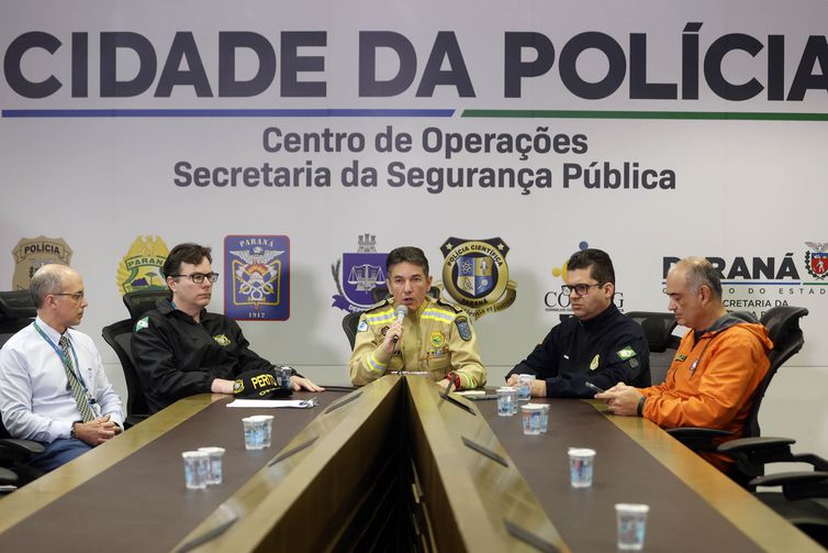 Coletiva para a imprensa com integrantes do Gabinete de crise que acompanha a situação dos deslizamentos nas rodovias do Paraná