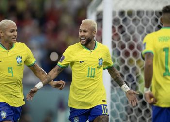 Brasil repete formação ofensiva para enfrentar Croácia e voltar à semifinal depois de oito anos