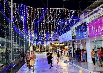 Prefeito Enivaldo dos Anjos inaugura Ornamentação Natalina
