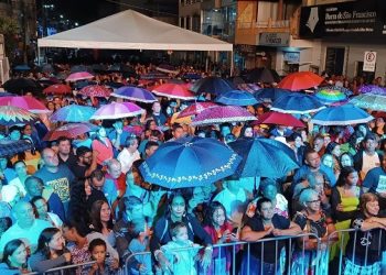 As emoções tomaram conta do público em show brilhante da dupla gospel Daniel & Samuel em Barra de São Francisco