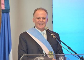 “As instituições envergaram, mas não quebraram”, diz Casagrande em discurso no Palácio Anchieta