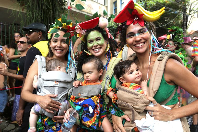 Rio de Janeiro (RJ), 12/02/2023 - Desfile do bloco infantil  Gigantes da Lira, no bairro de Laranjeiras, zona sul da cidade. (Foto:Tânia Rêgo/Agência Brasil)