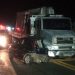 Casal de namorados morre em acidente entre carro e caminhão na BR 101 Casal de namorados morre em acidente entre carro e caminhão na BR 101