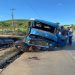Grave acidente envolve um caminhão e uma carreta na Reta Grande, em Colatina Grave acidente envolve um caminhão e uma carreta na Reta Grande, em Colatina