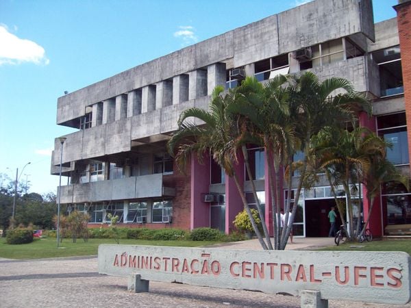 Greve nas universidades federais reacende debate sobre financiamento e valorização da educação pública