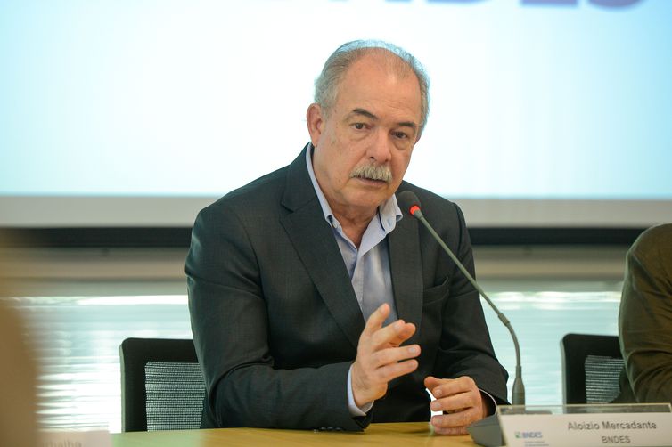 Rio de Janeiro (RJ), 02/06/2023 – O presidente do Banco Nacional de Desenvolvimento Econômico e Social (BNDES), Aloizio Mercadante durante entrevista coletiva no edifício-sede do BNDES, no Rio de Janeiro. Foto: Tomaz Silva/Agência Brasil