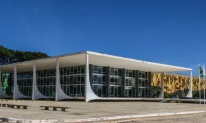 STF sob tensão: divergências internas e pressão política ampliam crise de imagem da Corte