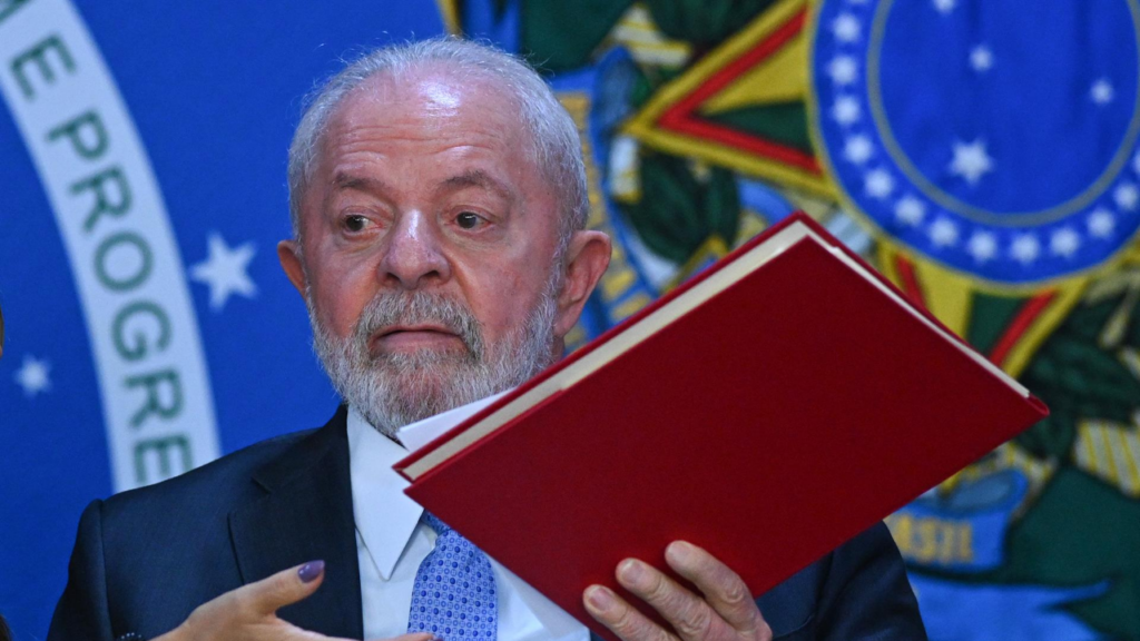 Veto de Luiz Inácio Lula da Silva sobre estágios gera debate entre jovens em ano de forte mobilização eleitoral