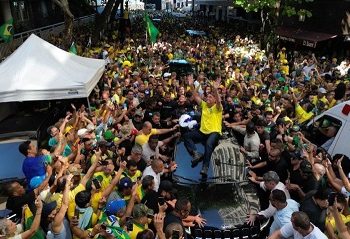 Musk, 8 de janeiro e eleições: Bolsonaro reúne apoiadores em ato em Copacabana
