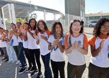 Governo do Estado abre ano letivo de 2025 com expansão do ensino integral e modernização das escolas