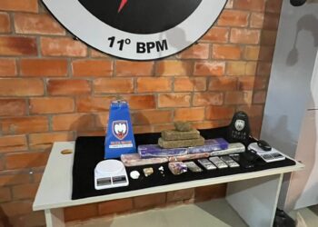 Força Tática com apoio do K9 prende quatro suspeitos e apreende mais de 5,5 kg de drogas em Barra de São Francisco