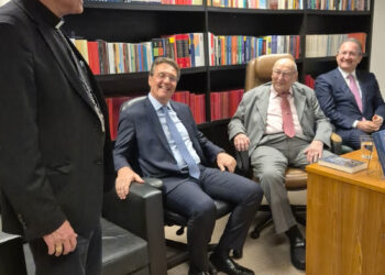 Professor Ives Gandra inaugura auditório em homenagem a Paulo de Barros Carvalho e lança obra coletiva